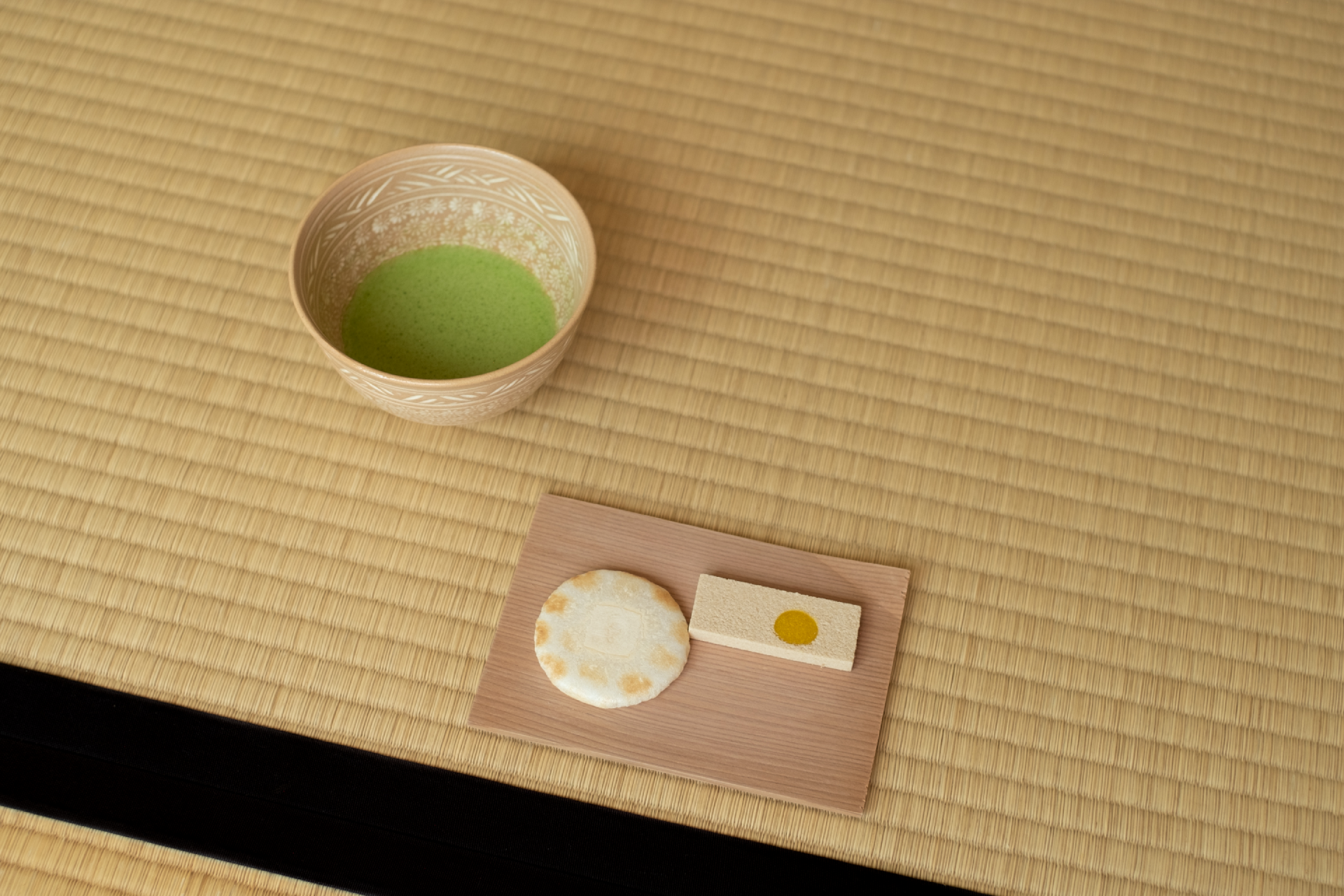 亀屋良永「月あかり」「御池煎餅」