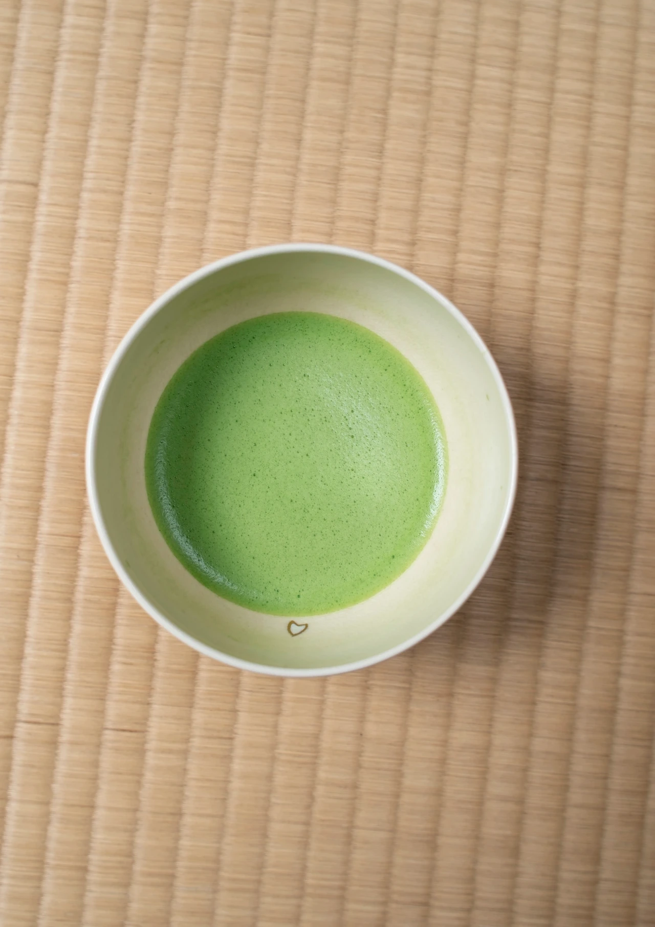 俯瞰で撮影された薄茶